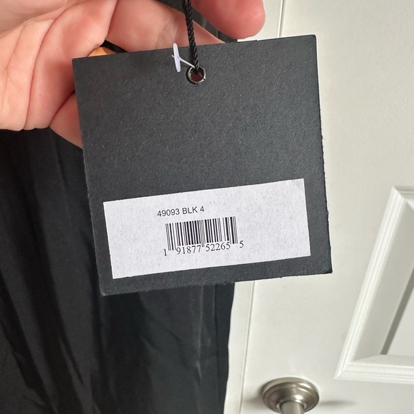 Mac Duggal NWT Stunning Embellish‎ Neck Sweep Train Trumpet Gown Size 4 Black - Picture 6 of 8